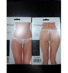 Tanga confeccionada de encaje y strass